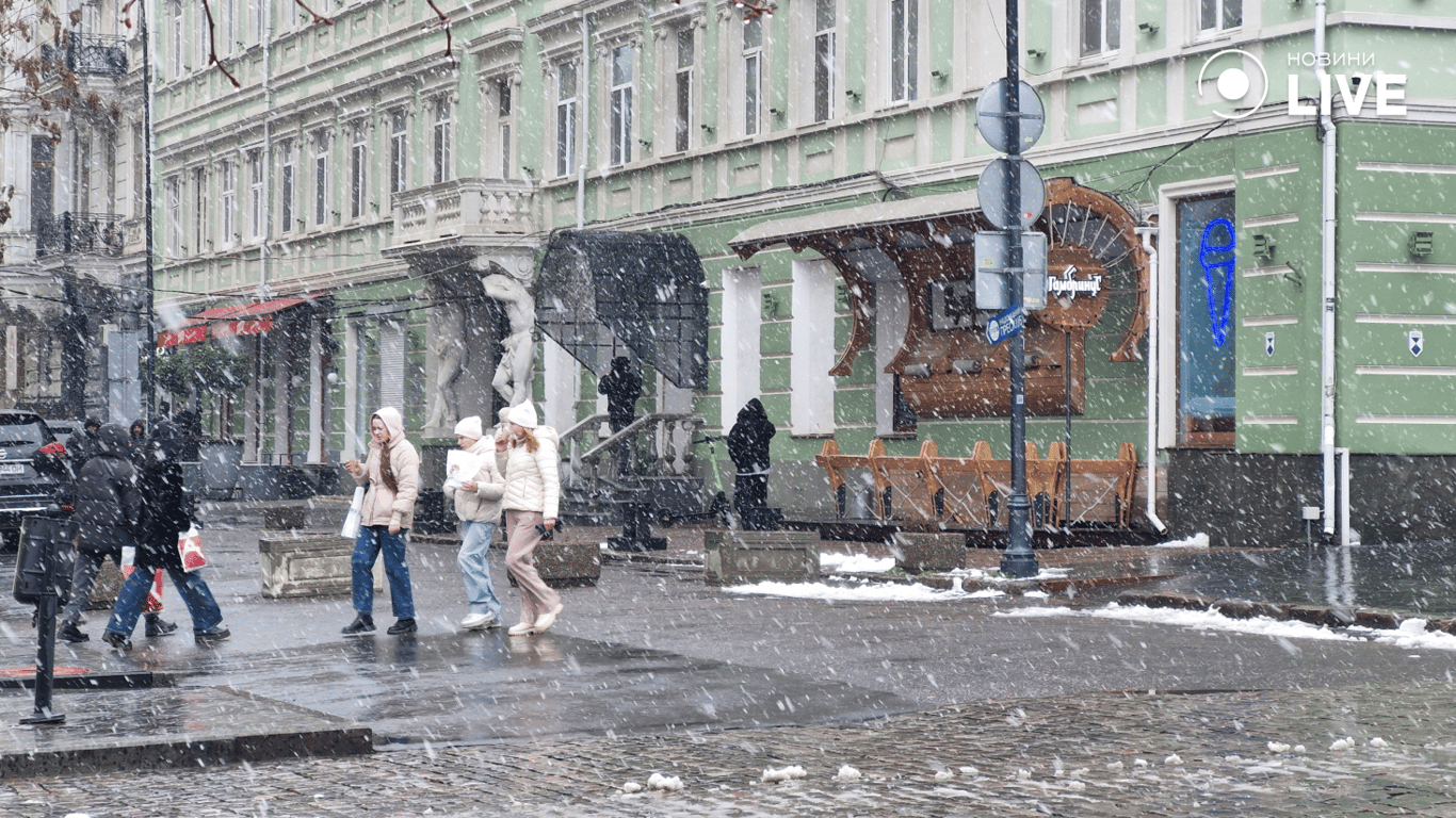 Одесу замітає у другий день весни