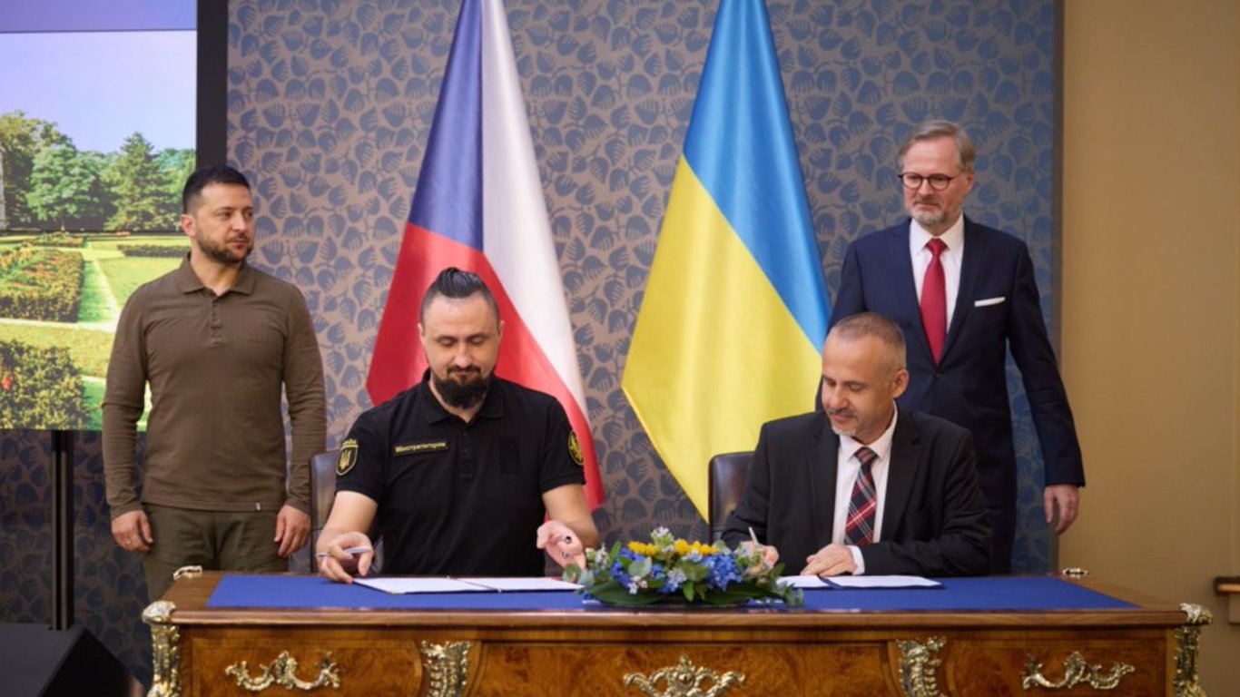 Украина и Чехия подписали меморандум о военно-техническом сотрудничестве