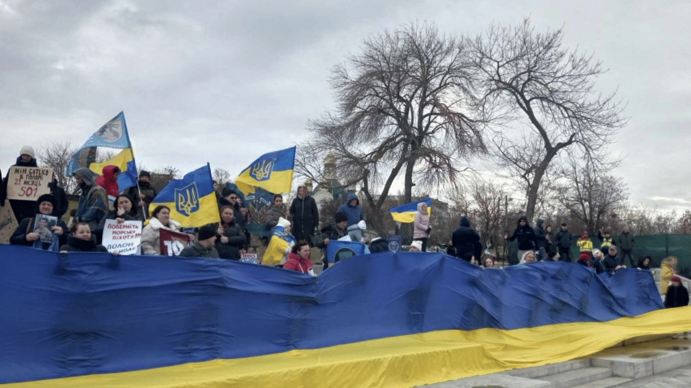 В Николаеве прошел автопробег в поддержку украинских пленных и пропавших без вести