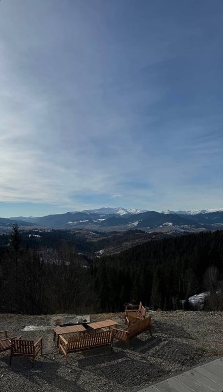 Леся Нікітюк показала вид з готелю