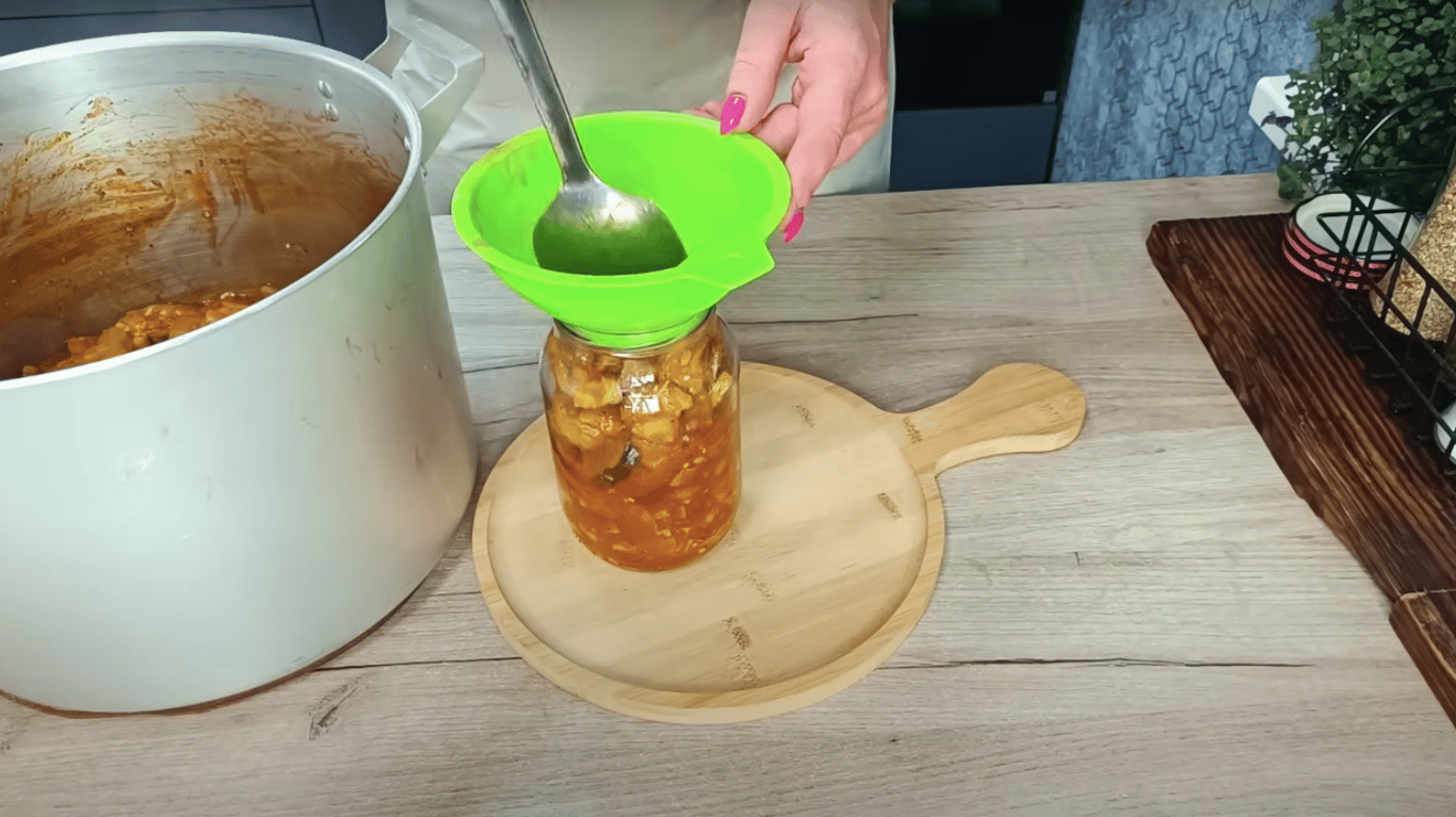 Рецепт кабачків в соусі сацебелі на зиму