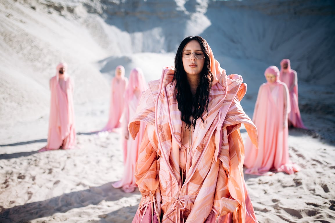 Джамала представила клип из альбома QIRIM, в котором показала себя в юности - фото 1