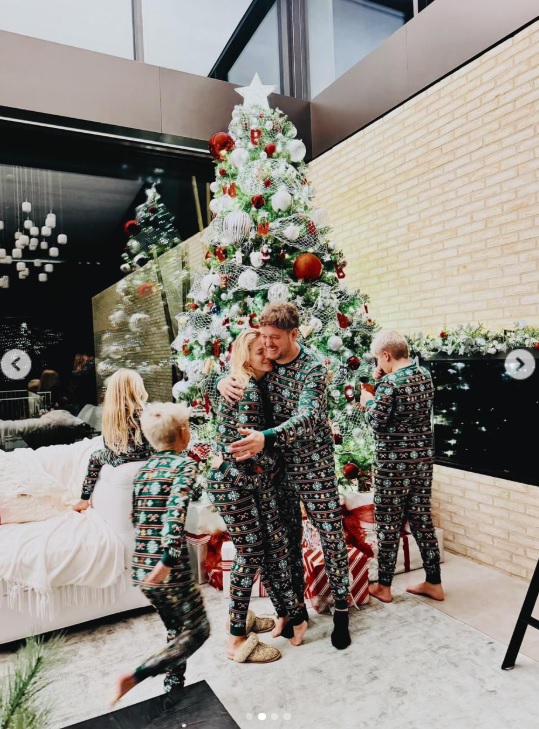 Шедевр максимализма — чем удивляет елка Майкла Бубле (фото) - фото 2