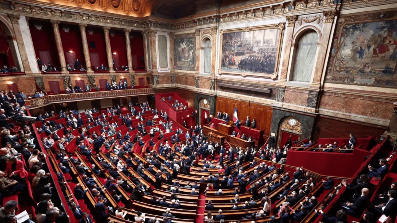 Французские депутаты поддержали стратегию Макрона относительно Украины