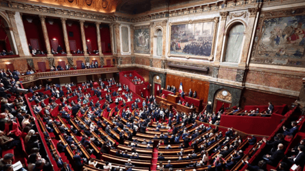 Французькі депутати підтримали стратегію Макрона щодо України - 285x160
