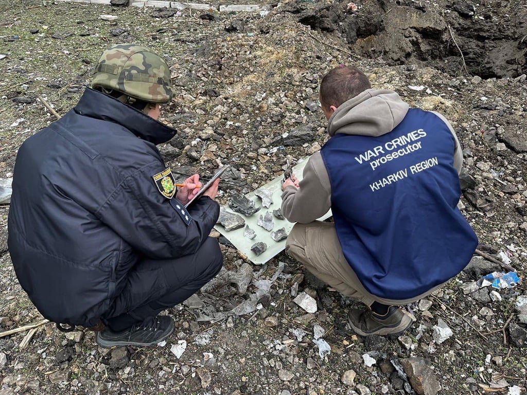 Слідчі дії працівників поліції. Фото: Сергій Болвінов/Facebook