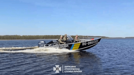 В ГПСУ показали, как патрулируют речной участок границы с Беларусью - 285x160