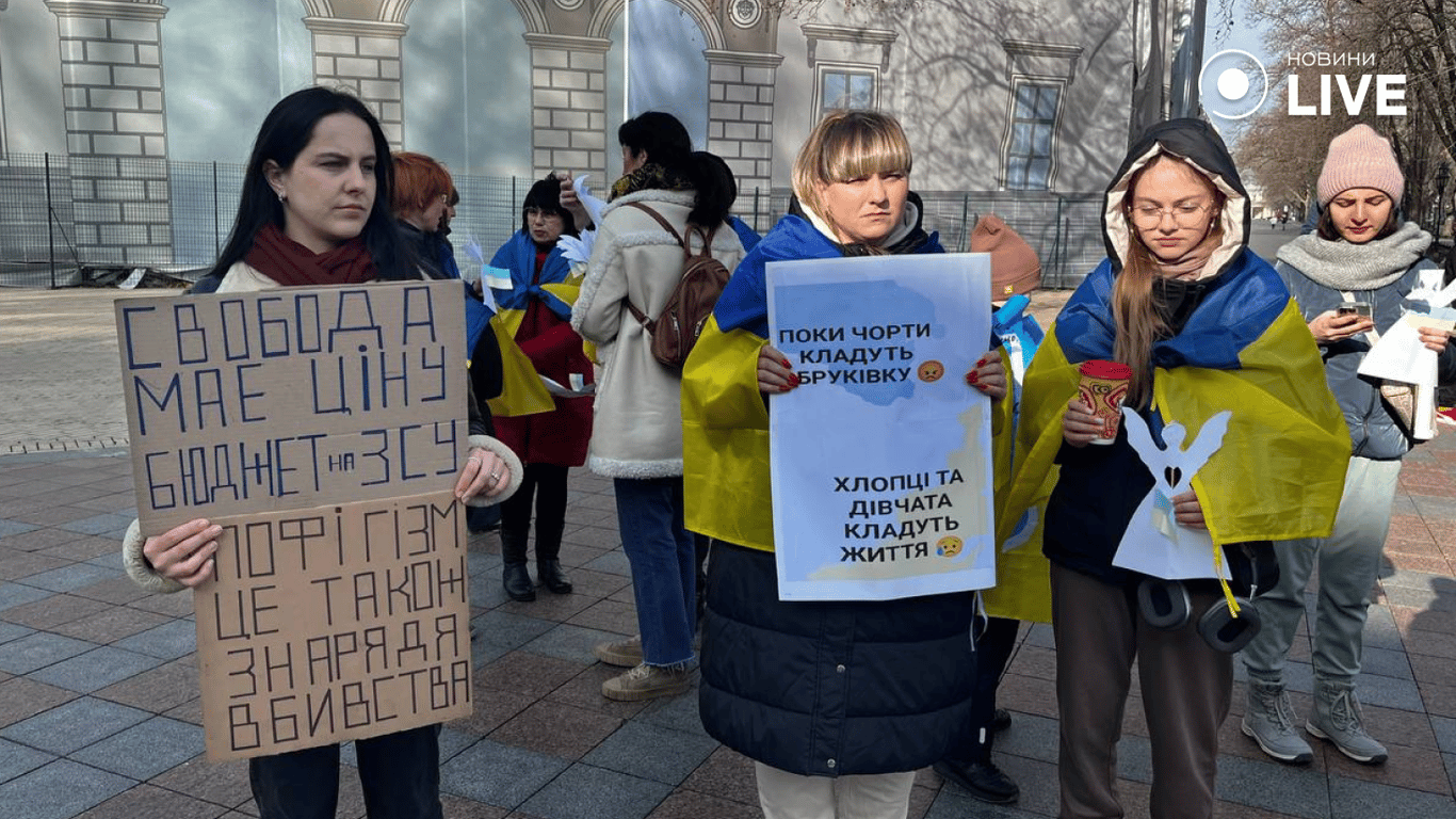 В Одесі хвилиною мовчання вшанували пам’ять полеглих Героїв - фото 4