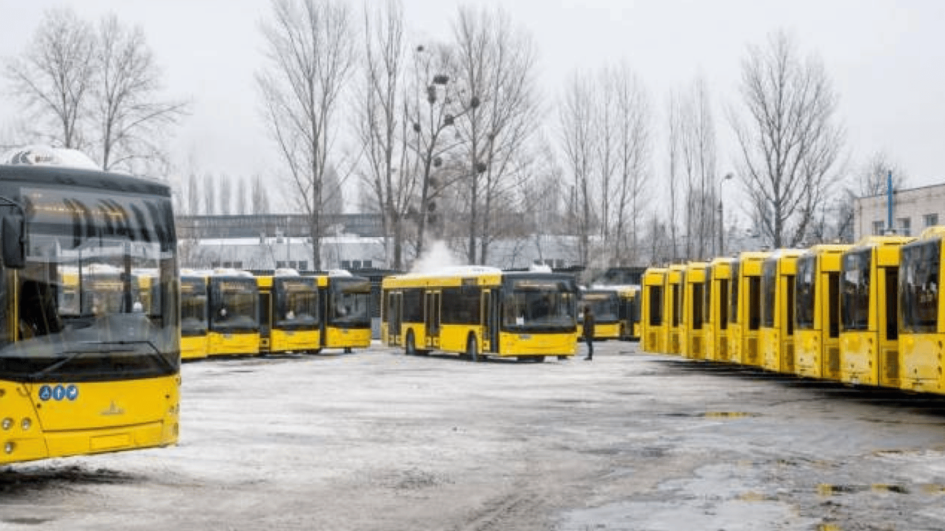 Транспорт в Киеве - на два маршрута выходит 13 автобусов