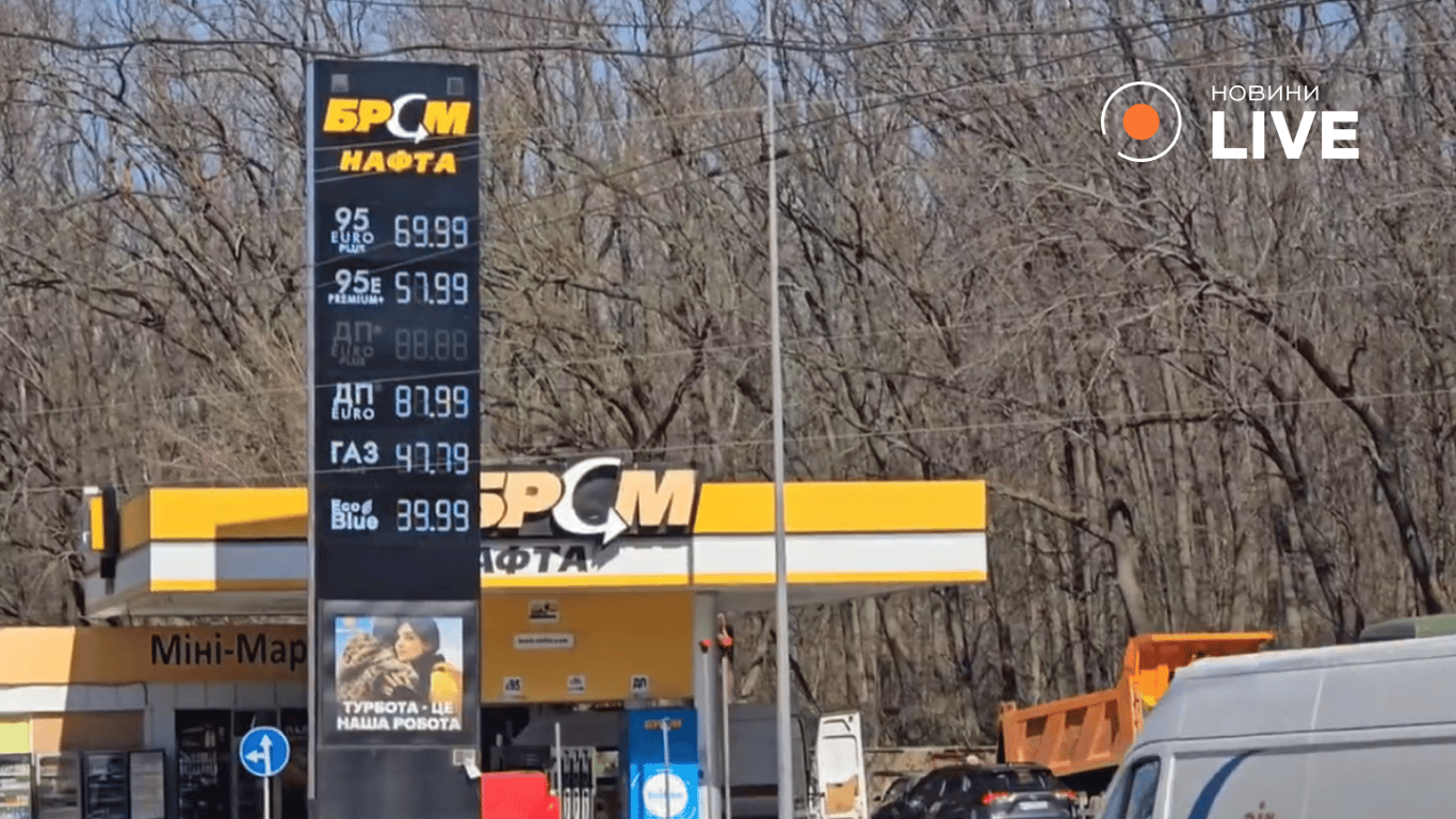 Скільки коштує літр пального в Харкові