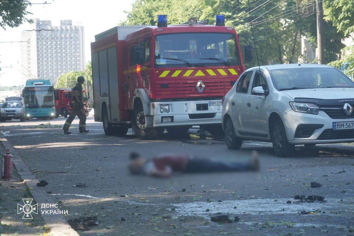 How many people died in the strike on Sumy on June 3?