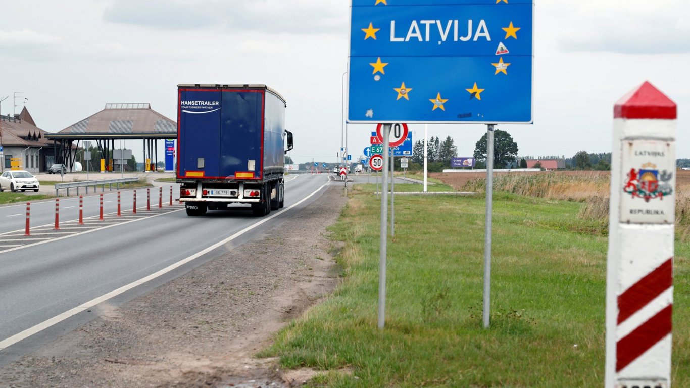 Власти Латвии утвердили список запрещенных товаров из России