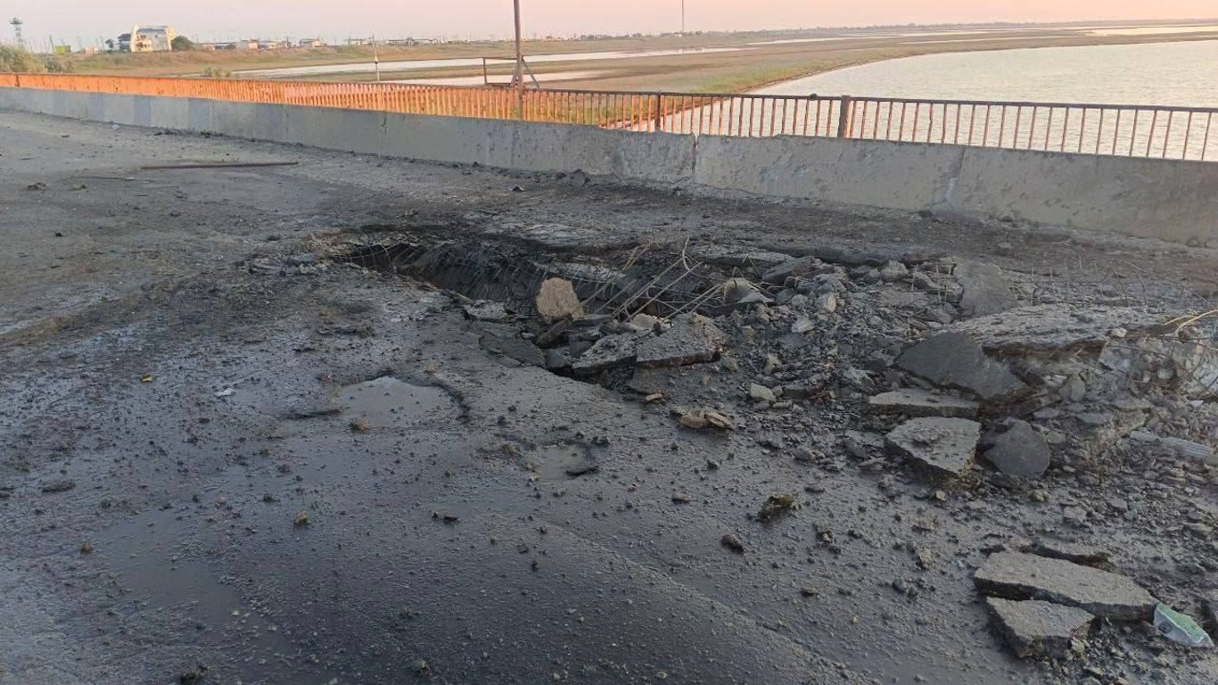 Россияне построили понтонную переправу после удара по Чонгарскому мосту