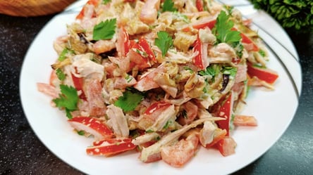 Салат "Баклажанный рай" с куриной грудкой: рецепт на обед или ужин - 285x160