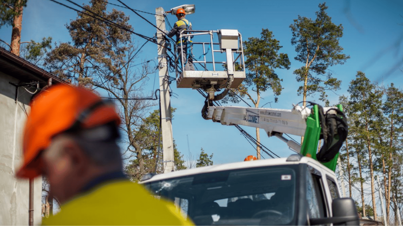 Тисячам одеситів відключили світло — причини та адреси