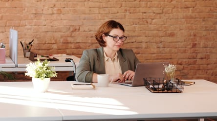 Вчителі в Україні можуть отримати 1 500 грн — що треба зробити - 285x160