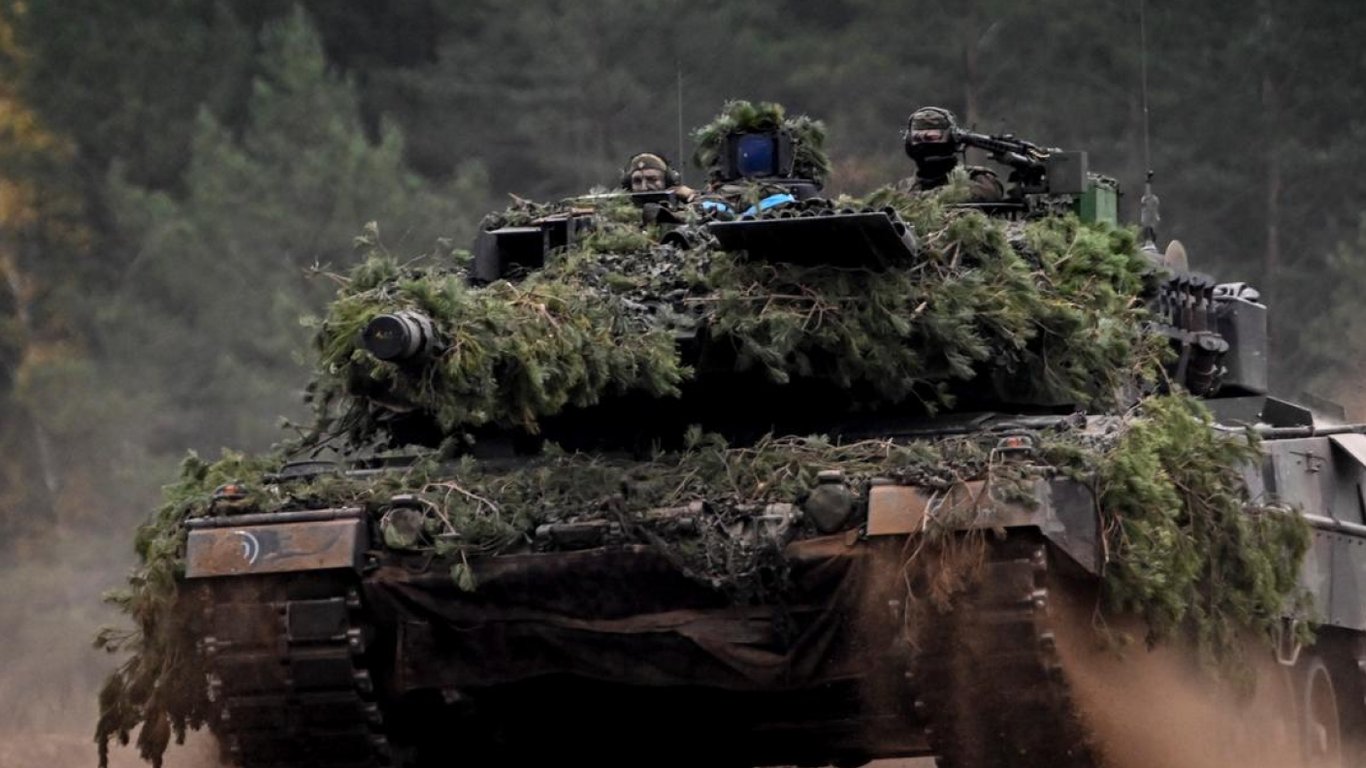 В Бундестаге призывают передать Украине танки Leopard