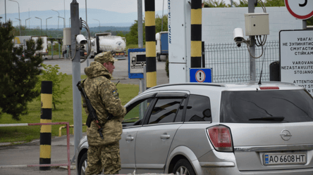 На Львівщині зафіксували затори на виїзд з України - 290x160