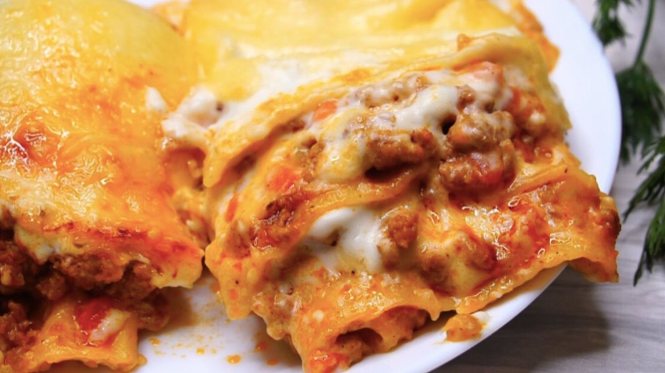 ситна класична італійська лазанья з соусом бешамель