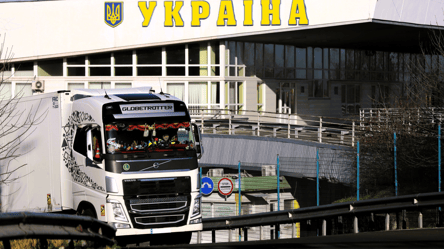 Более ста авто на КПП — очереди на границе Украины с утра - 290x166