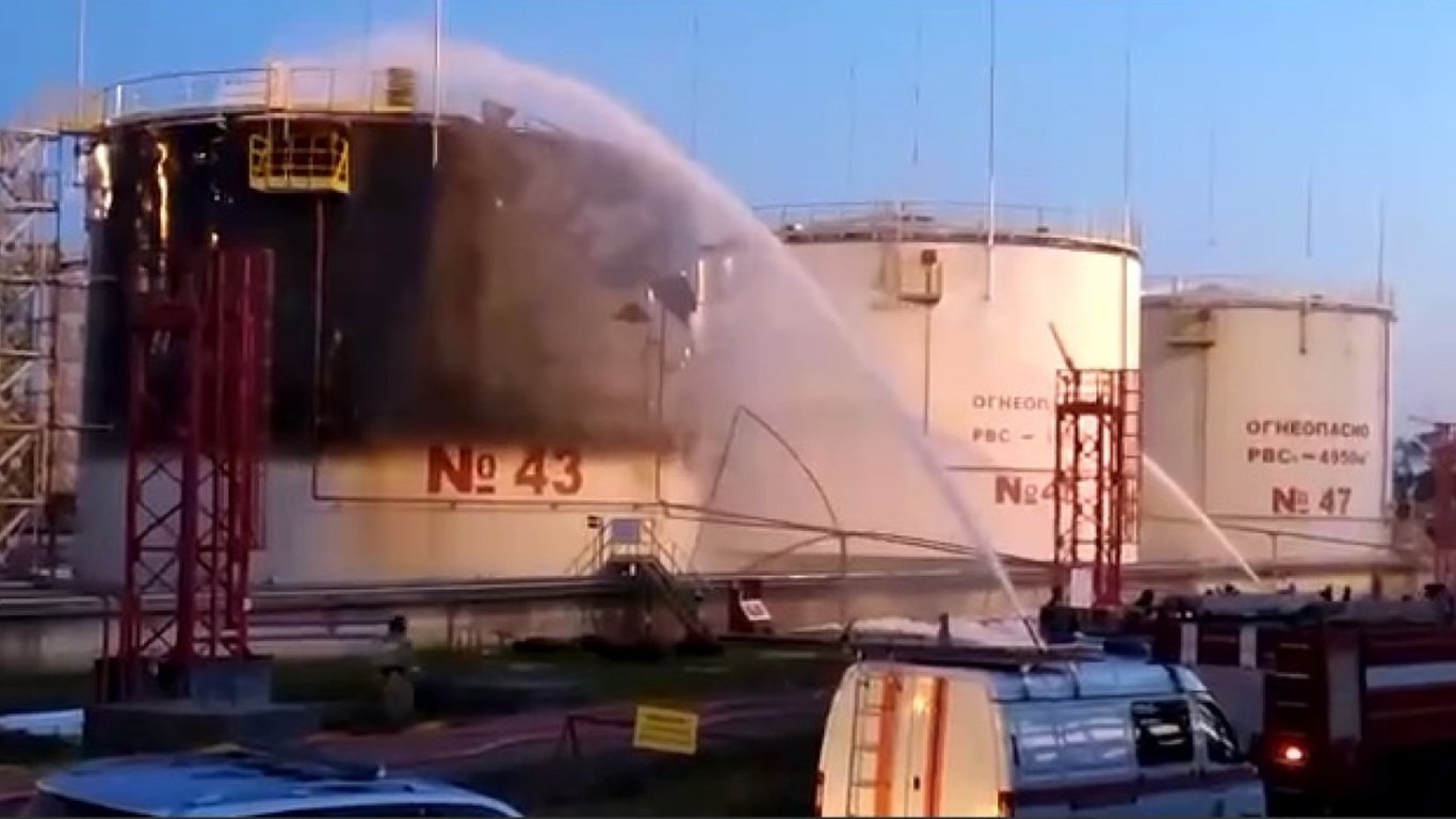 В Краснодарском крае России снова горит Ильский нефтеперерабатывающий завод