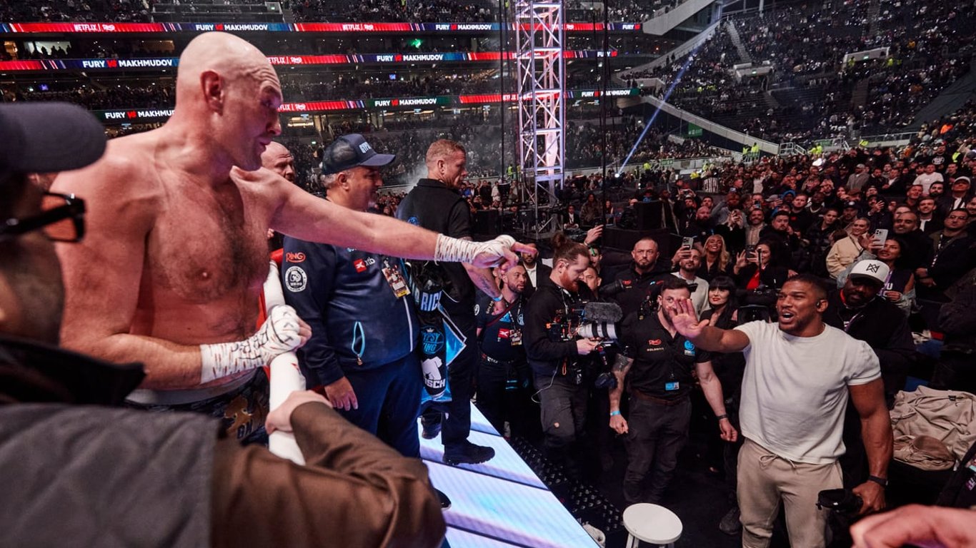 Уоррен раскрыл сроки боя Фьюри и Джошуа