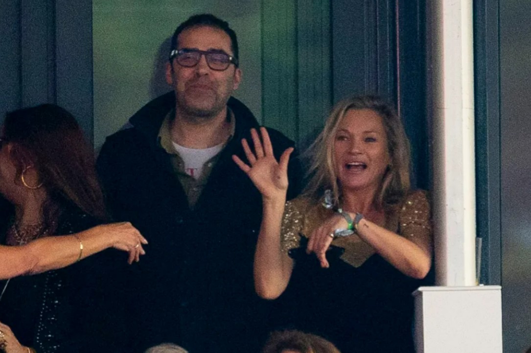 Супермодель Кейт Мосс оконфузилася на фестивалі музики - фото 1