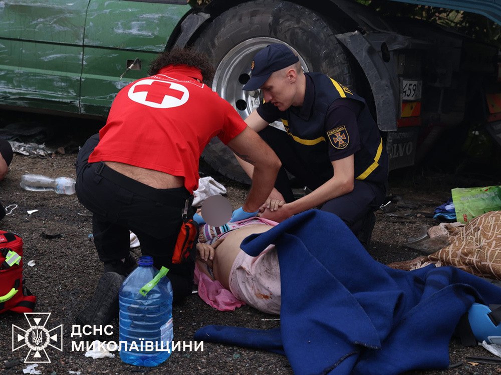 В Николаевской области маршрутка столкнулась с грузовиком: 9 погибших - фото 2