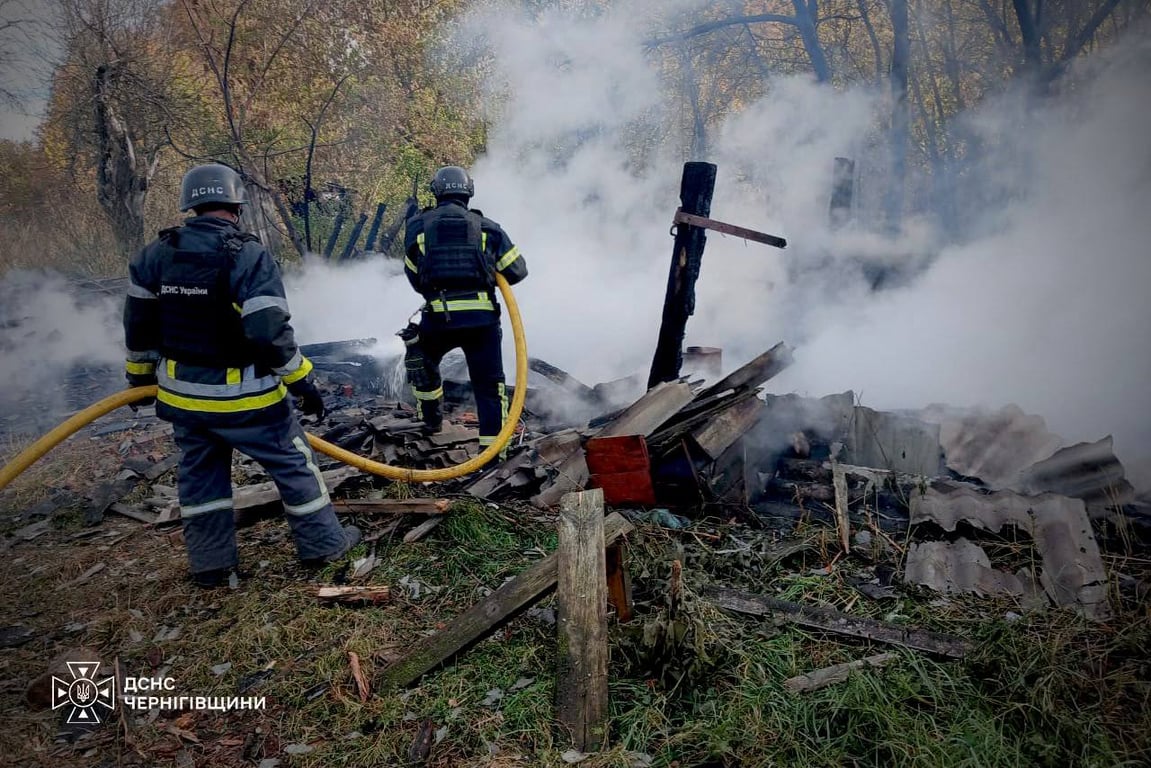 На Чернігівщині внаслідок ударів РФ пошкоджені житловий сектор та офісна будівля - фото 2