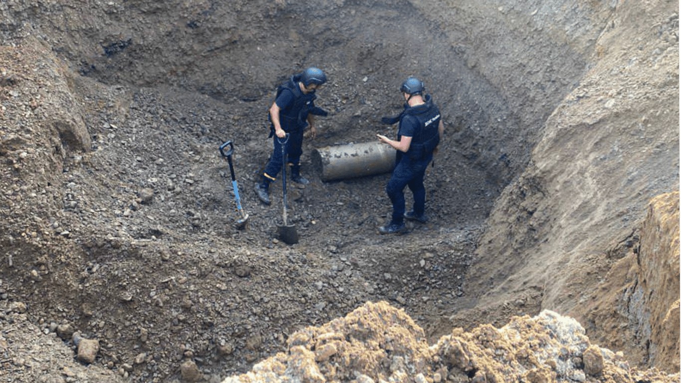 На Львівщині сапери знешкодили бойові частини ракет