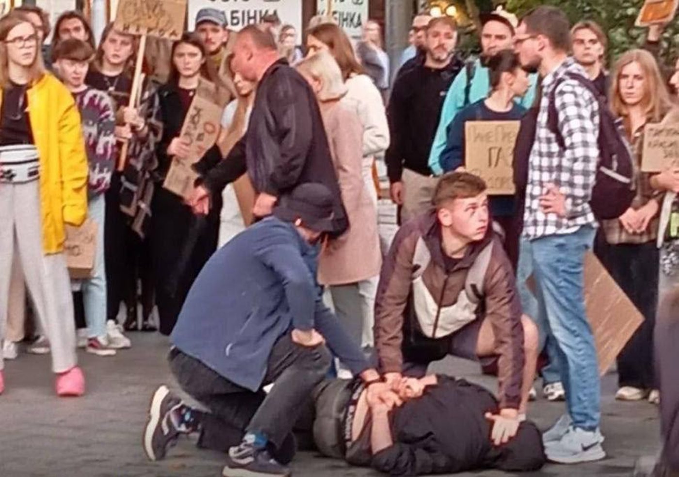У Львові на мітингу затримали чоловіка з ножем