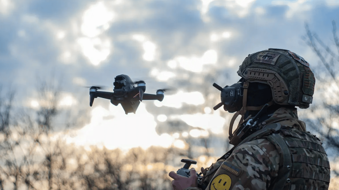 Рекрутинг до "Азова" — бригада запрошує на роботу пілотів FPV-дрона