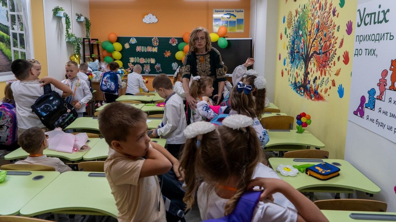 Знижки на послуги ЖКГ, доплати і дострокова пенсія: всі пільги для вчителів