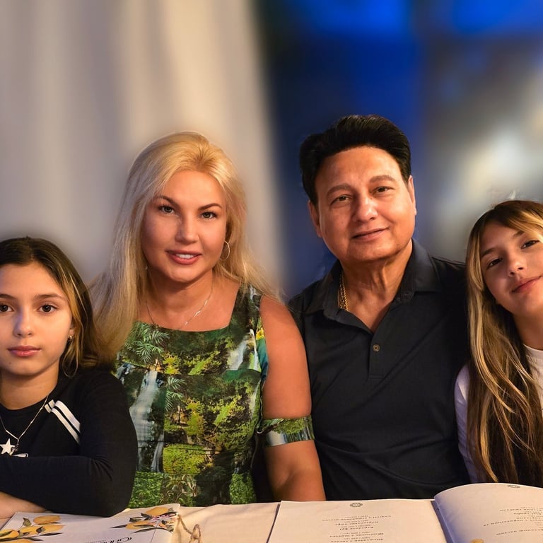 Камалія та Мохаммад Захур із їхніми доньками