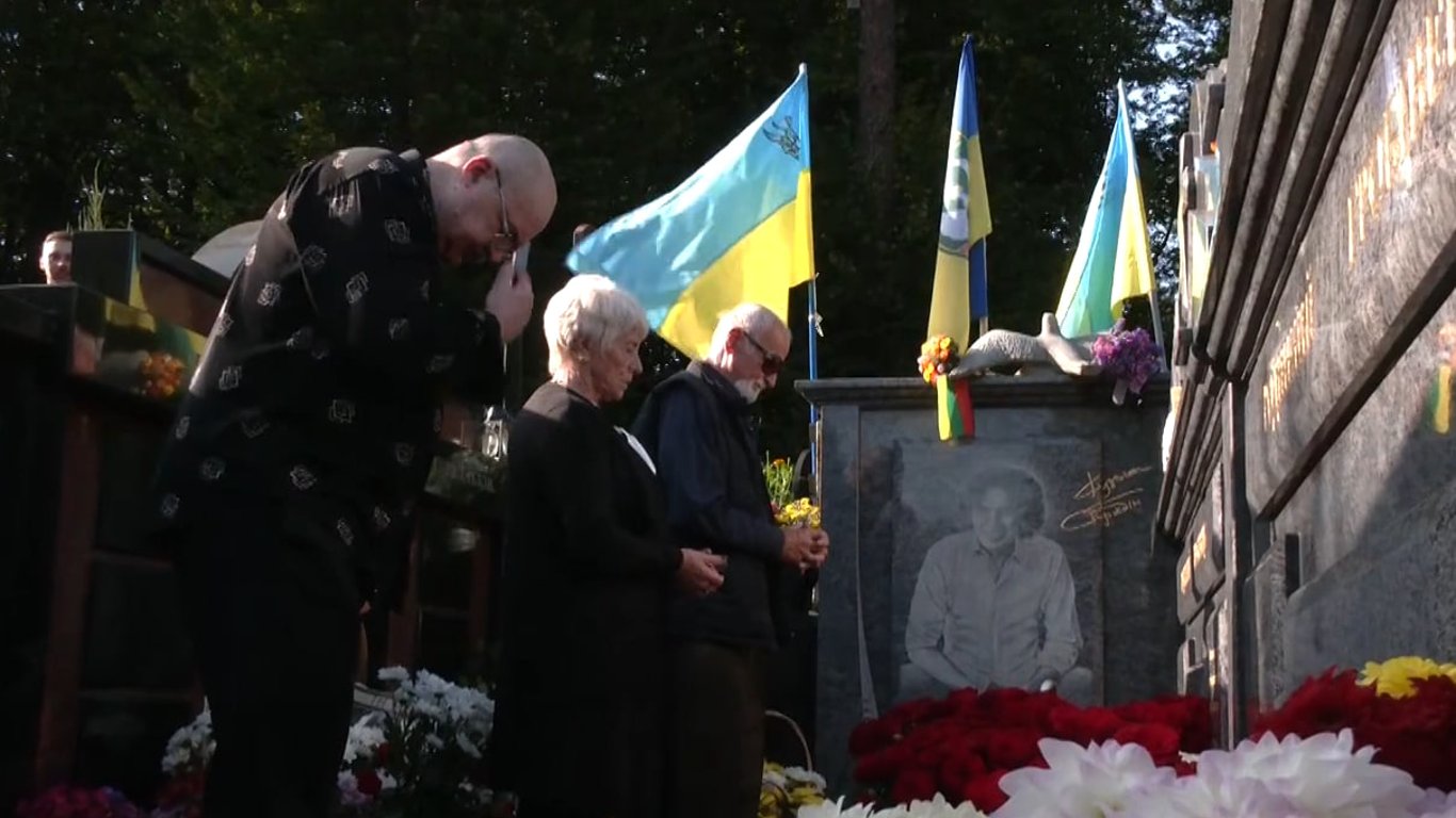 На Львовщине похоронили мать лидера группы "Скрябин" Ольгу Кузьменко