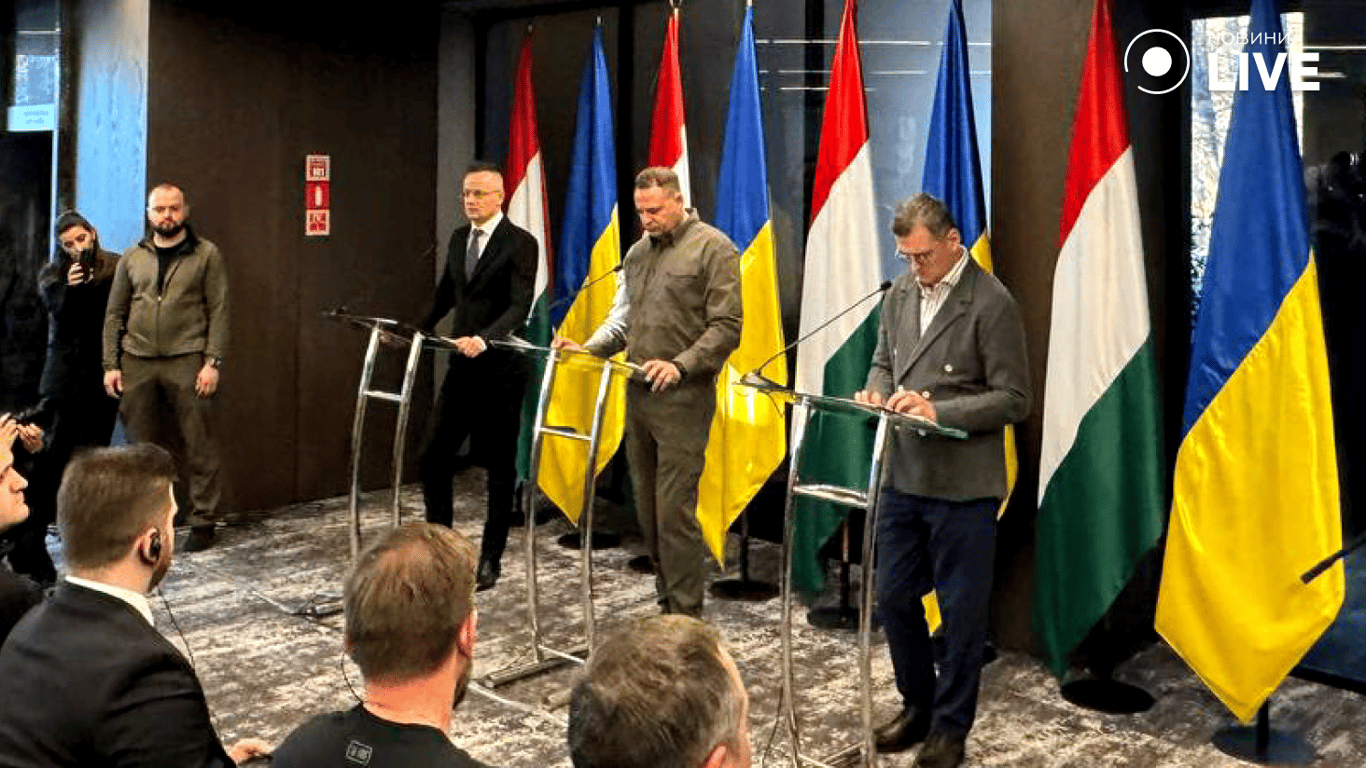Сийярто не раскрыл позицию Венгрии по снятию вето с 50 млрд евро для Украины