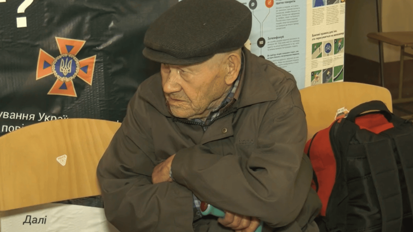 На Донеччині дідусь самотужки покинув окуповану територію бо не хотів громадянство РФ