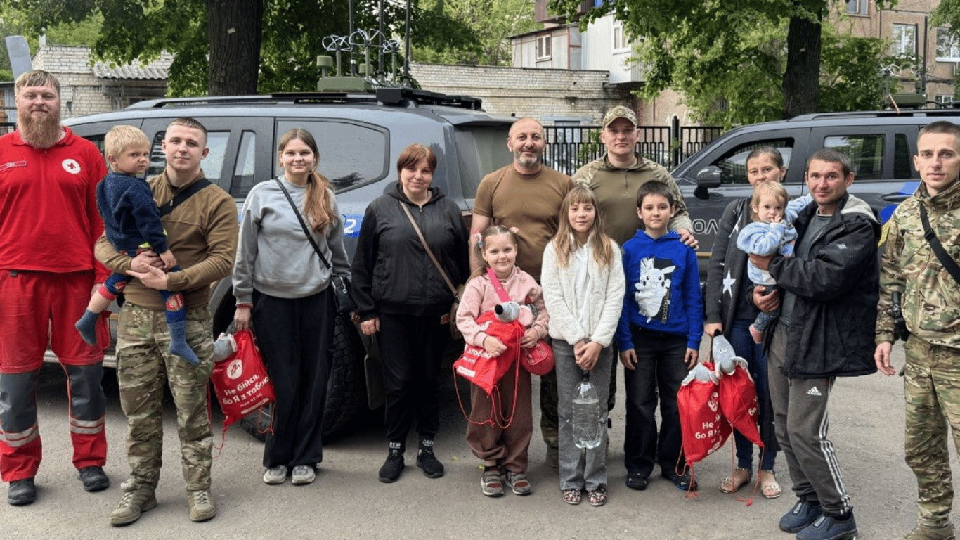 На Харківщині з-під обстрілів вивезли шістьох дітей