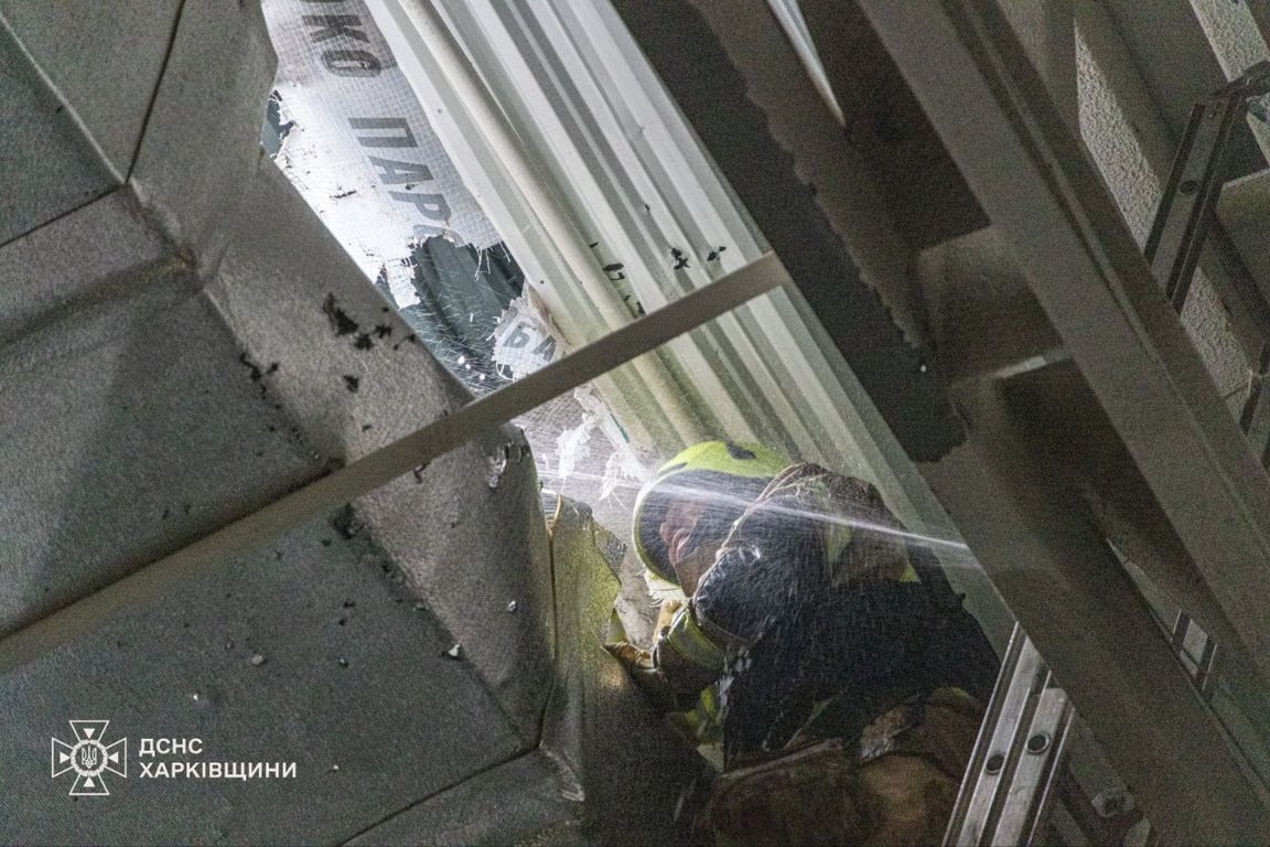 У ДСНС показали наслідки прильоту по меблевому магазину у Харкові - фото 3