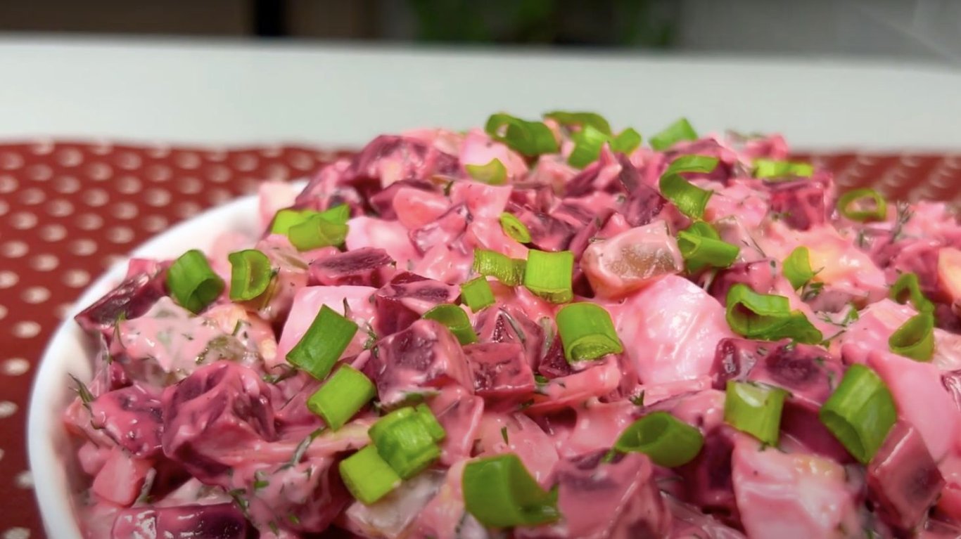 салат з буряком та яйцями 