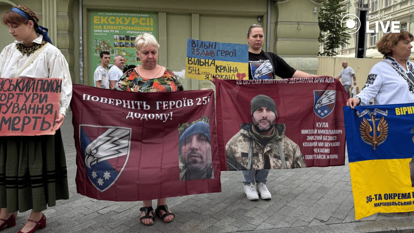 В Одесі на Дерибасівській пройшла акція Free Azov — фоторепортаж - фото 9