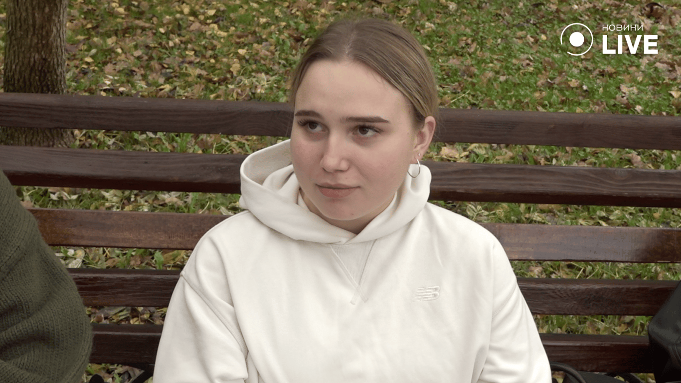 Місцева жителька Анастасія про гроші 