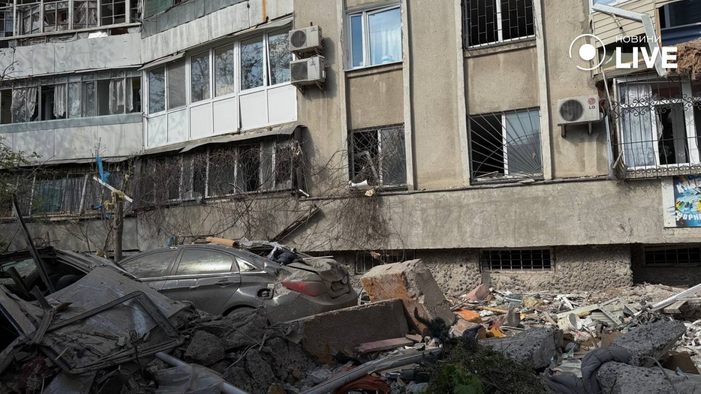 Як виглядає 16-поверховий будинок в Одесі після влучання шахеда - фото 10