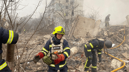 Удар по Полтаве — видео и фото с места попадания ракеты в дом - 285x160