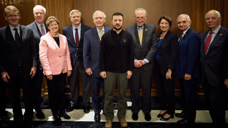 Зеленський зустрівся з двопартійною делегацією Сенату США — що обговорювали - 290x166