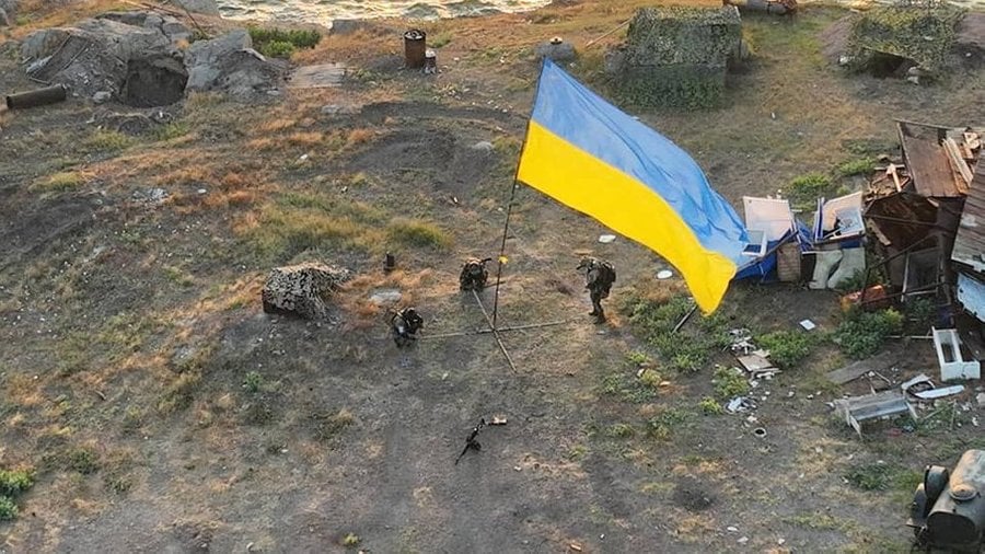 Український стяг на острові Зміїний