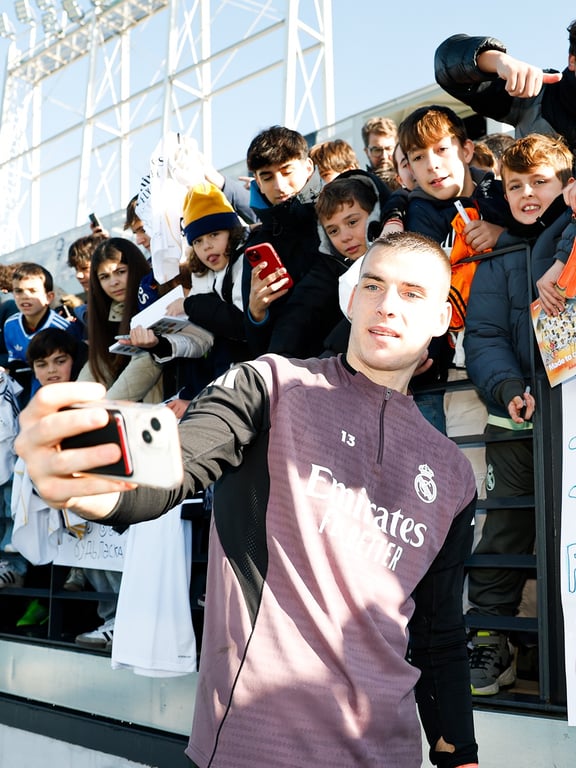 Андрей Лунин