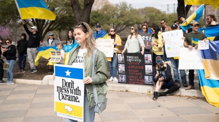 Украинцы вышли на митинги в США — что говорят люди в годовщину войны - 290x160