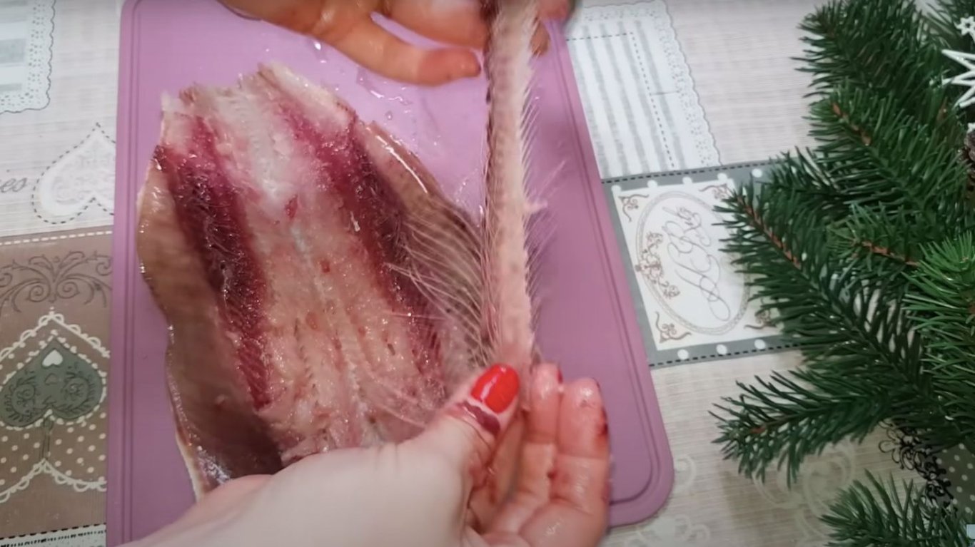 как быстро почистить селедку и без костей