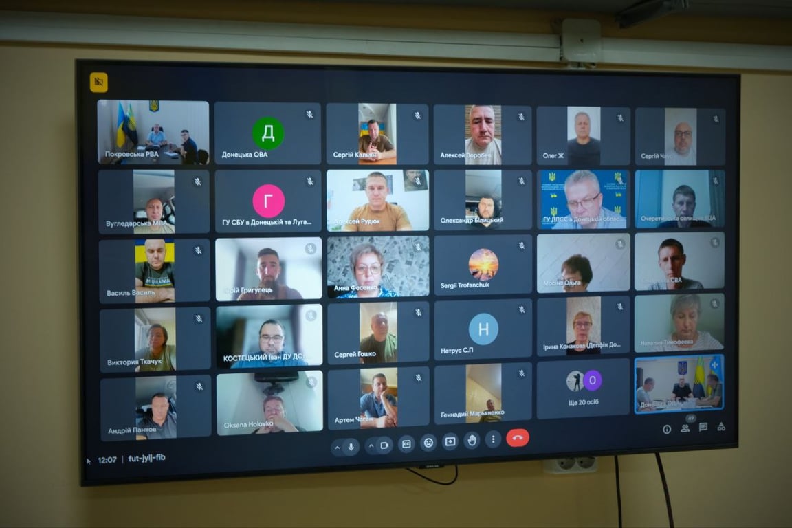 В трех громадах Донбасса объявили принудительную эвакуацию детей - фото 2